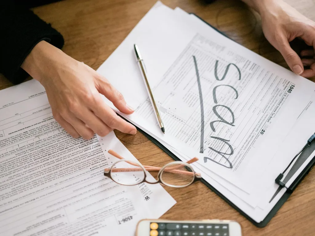 Repérer et éviter les arnaques à la location : le guide pratique pour jeunes locataires