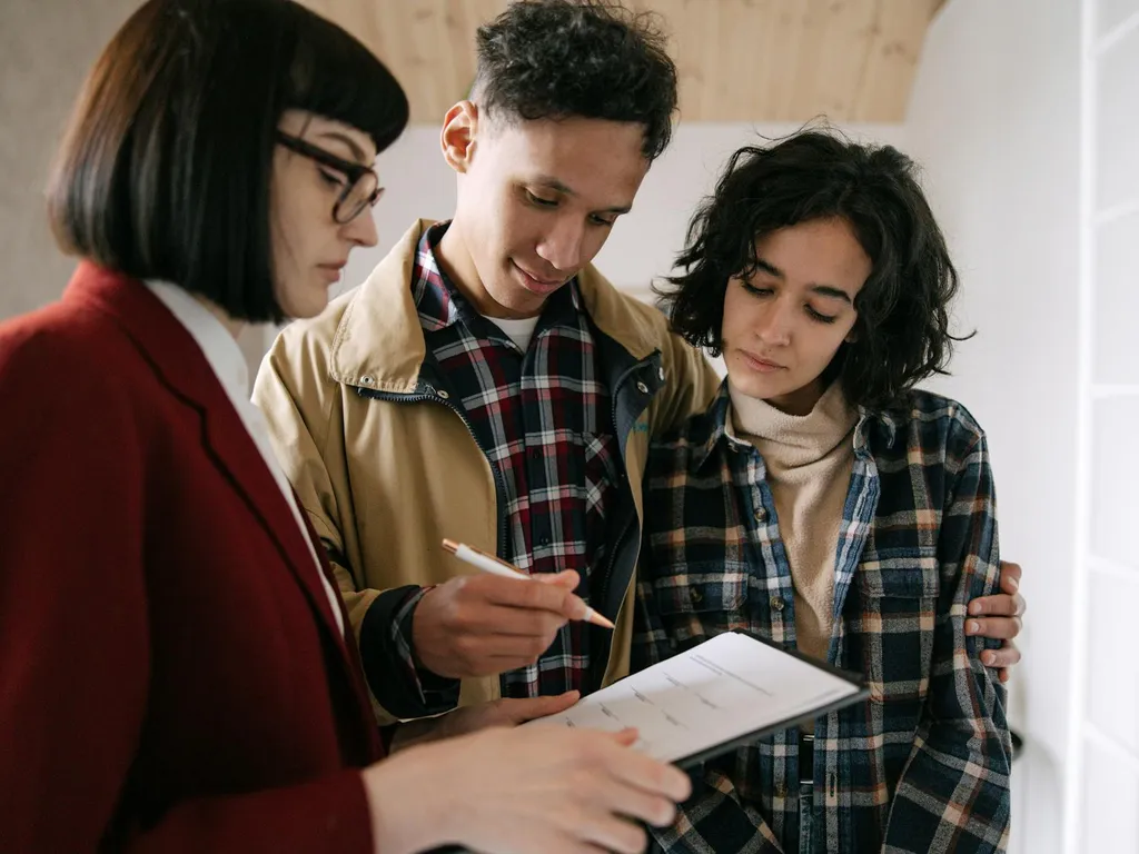 Trouver un logement étudiant sans se faire arnaquer : méthodes, signaux et modèles prêts à l’emploi